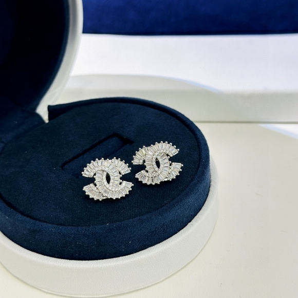 Chanel square diamond stud earrings - Picture 8 of 9